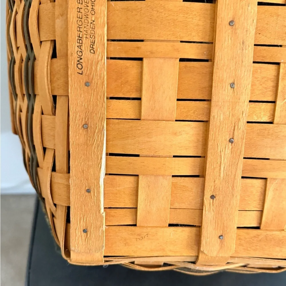 1998 Longaberger Traditions Collections Hospitality Basket w/Green Plaid Liner